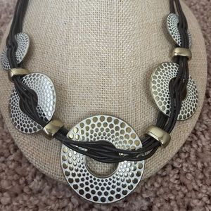 NWOT St. Thomas Gold Tone Pebbled Necklace